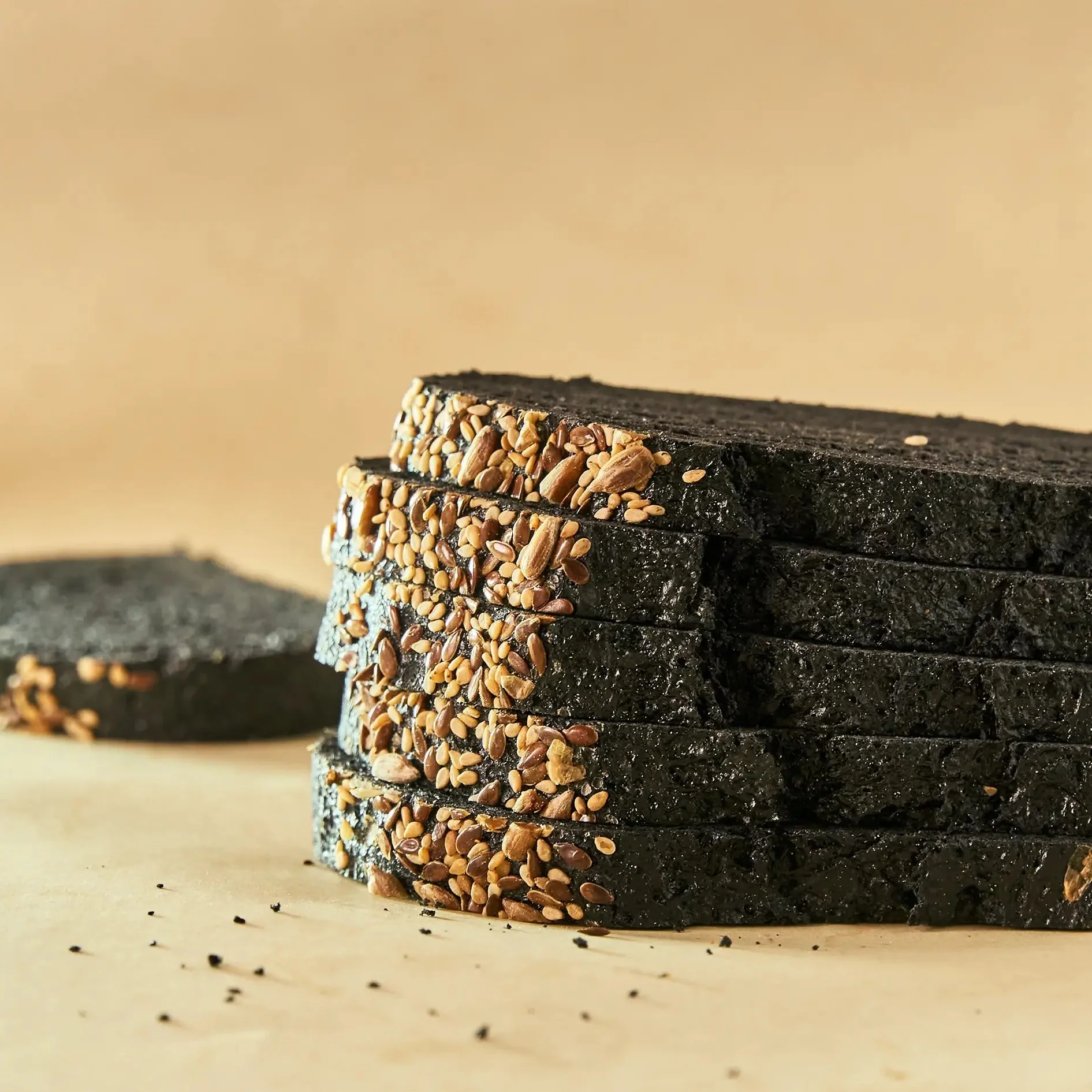 Pan negro con carbón activado - Image 3
