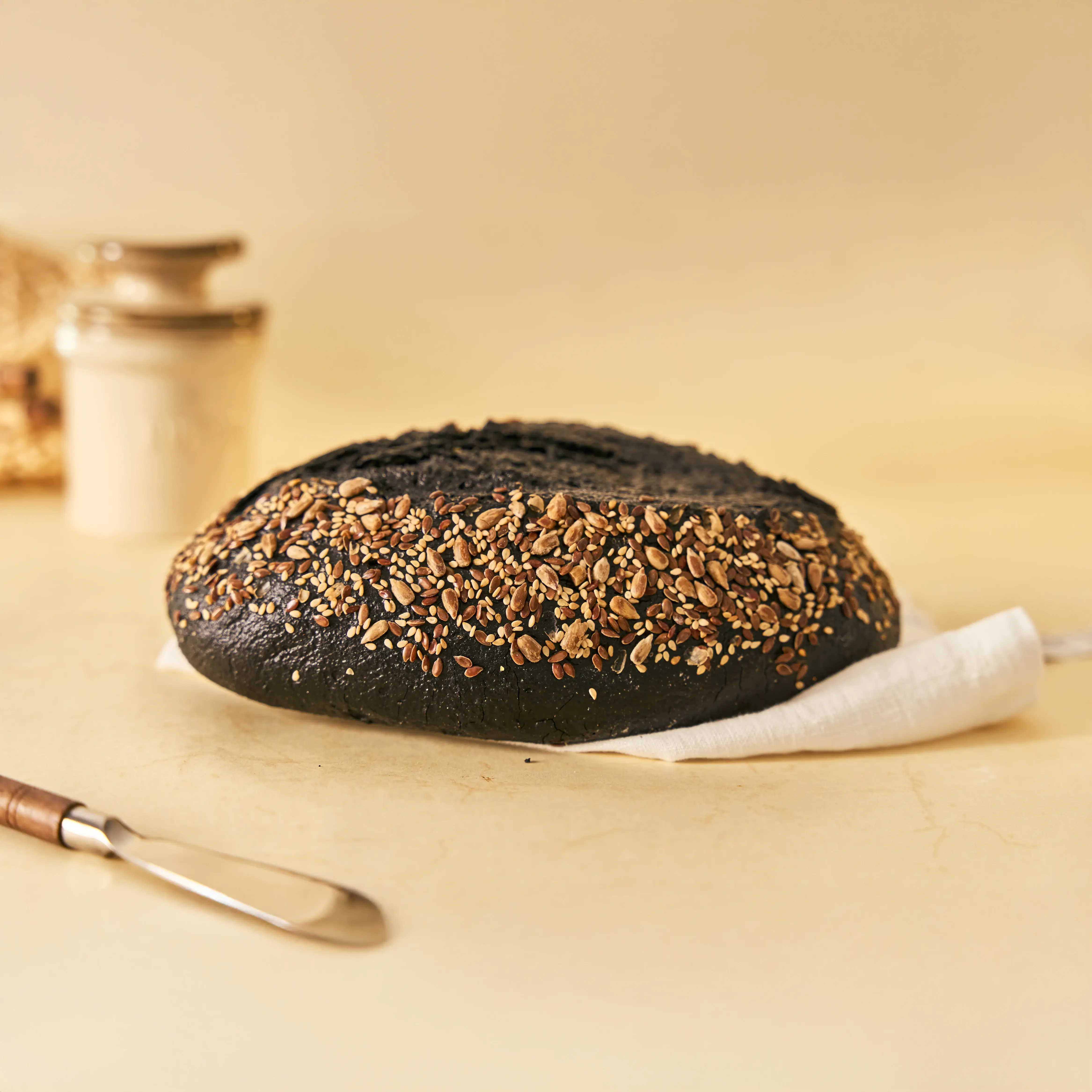 Pan negro con carbón activado - Image 4